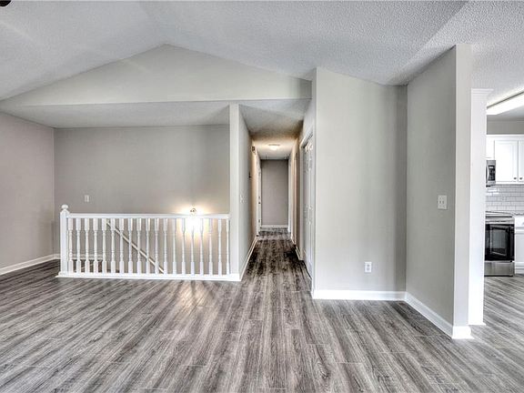 4th image of 20 Wey Bridge Ct