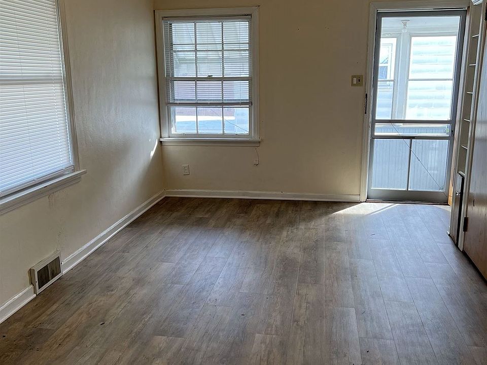 1st image of 619 Lincolnway E #4