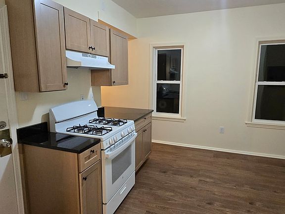 3rd image of 689 Broadway #3