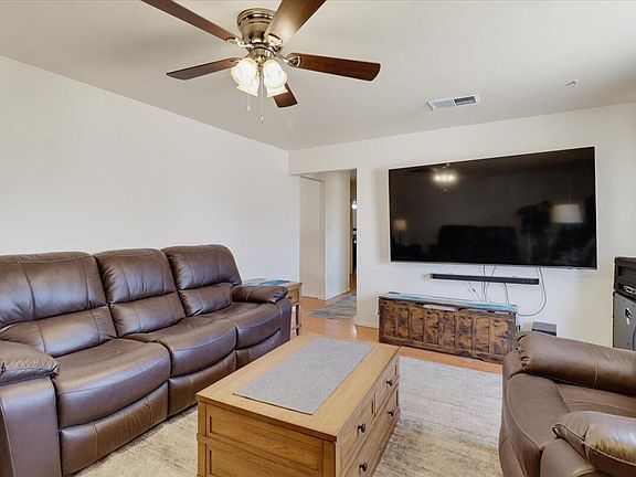 3rd image of 2326 Stevens Dr NE