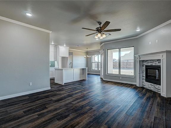 5th image of 447 NE Auburn Cir