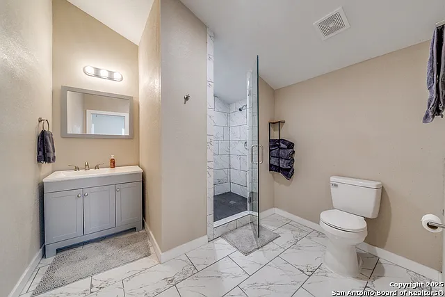 811 W Kings Hwy — Photo 40