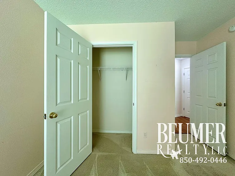 136 Carrier Dr — Photo 16
