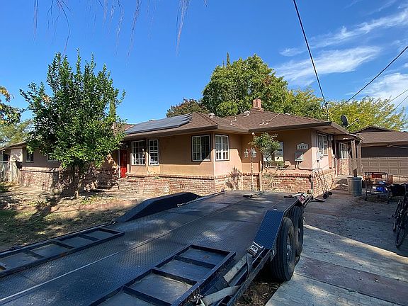 3rd image of 7479 Henrietta Dr