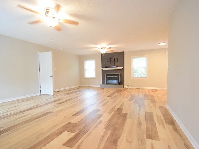 4408 Chesterbrook Dr — Photo 4