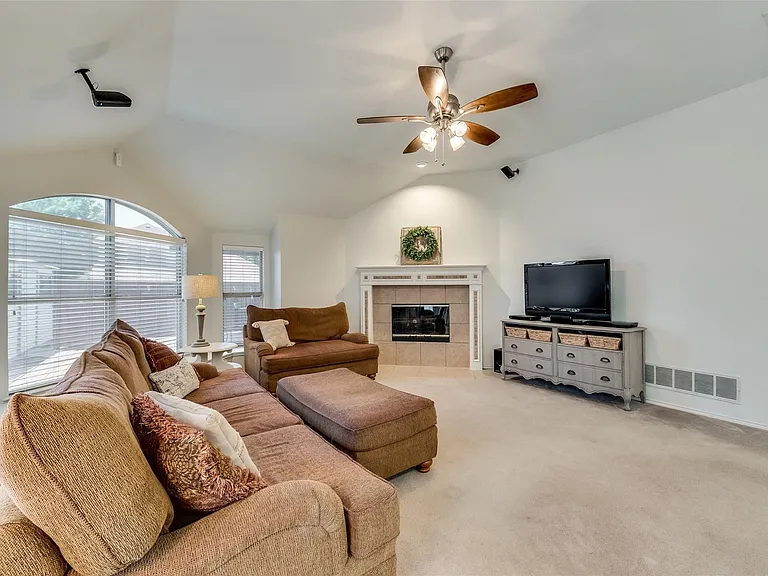 808 Amber Ct — Photo 26