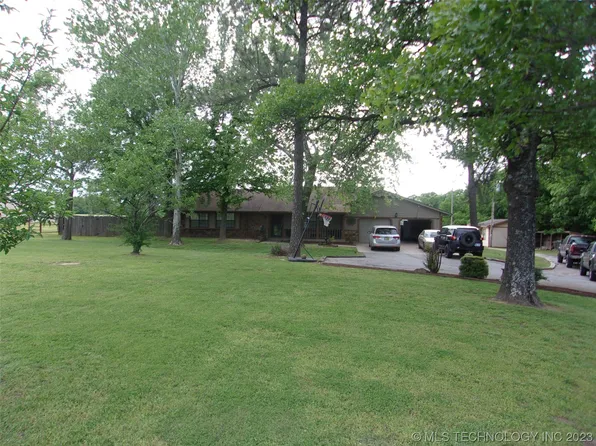 1401 N 250th Rd, Mounds, OK 74047