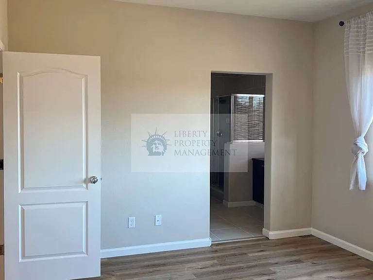 3042 Mount Rainier Ln — Photo 6