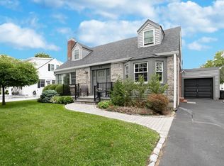 79 Gateway, Rockville Centre, NY 11570