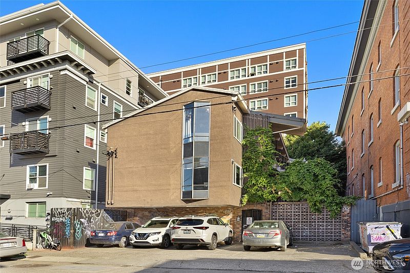 2nd image of 1718 Summit Avenue