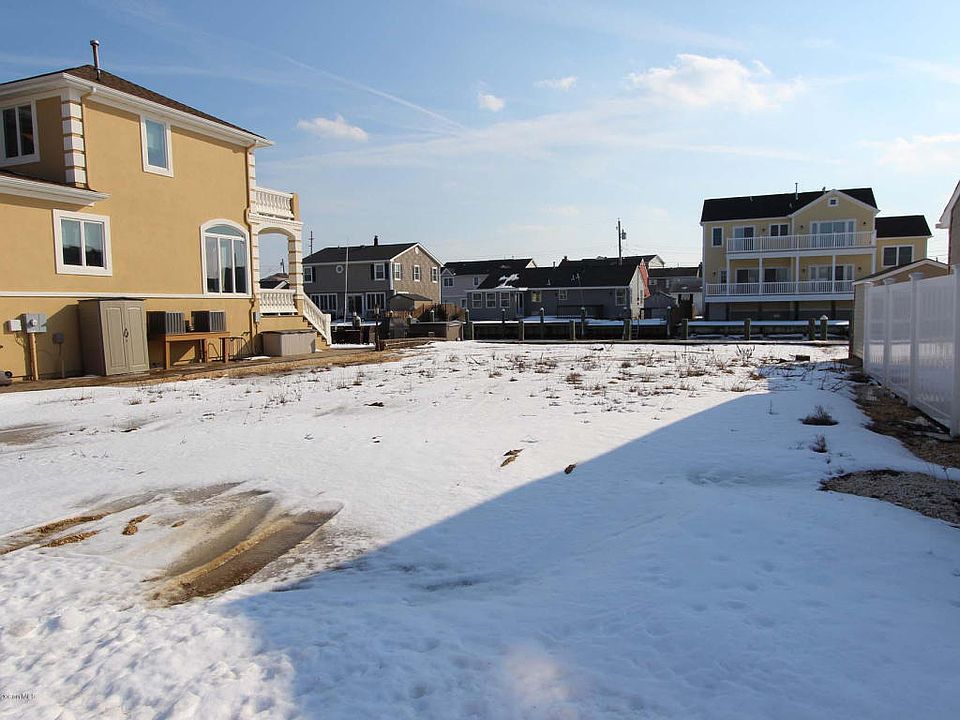 2nd image of 219 S Lagoon Rd