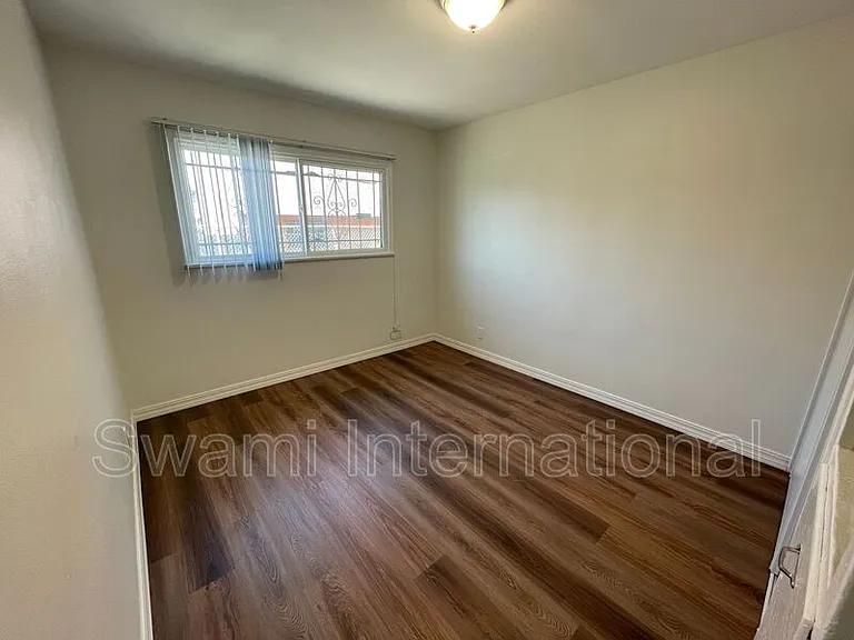 724 W 80th St — Photo 21