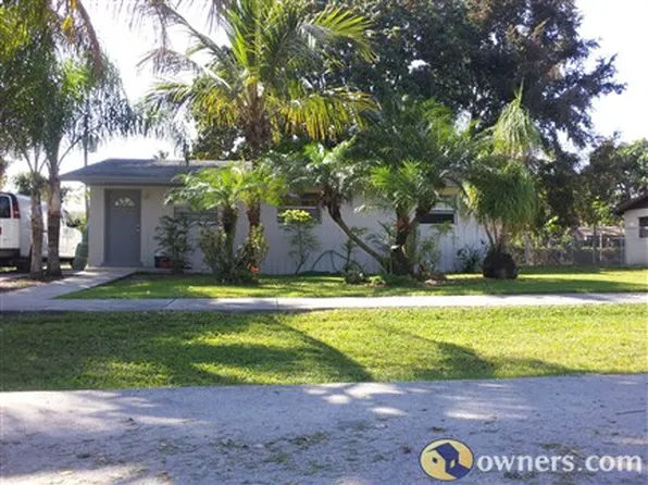 655 SW 6th Ter, Florida City, FL 33034