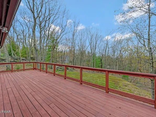 111 W End Dr, Lords Valley, PA 18428