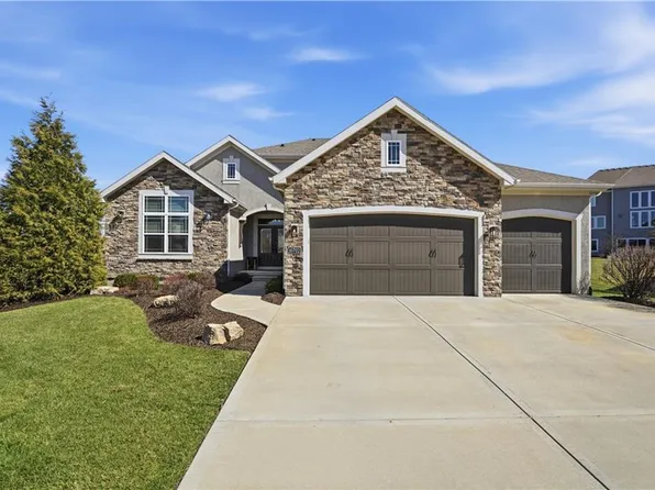 10702 W 171st Ter, Overland Park, KS 66221