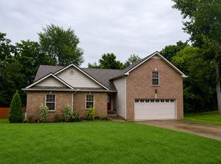 530 Glenstone Springs Dr, Clarksville, TN 37043