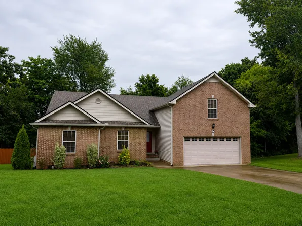 530 Glenstone Springs Dr, Clarksville, TN 37043