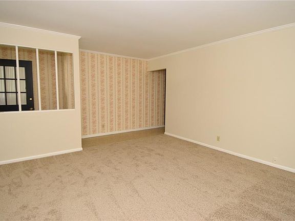 4th image of 3047 Lupine Ct
