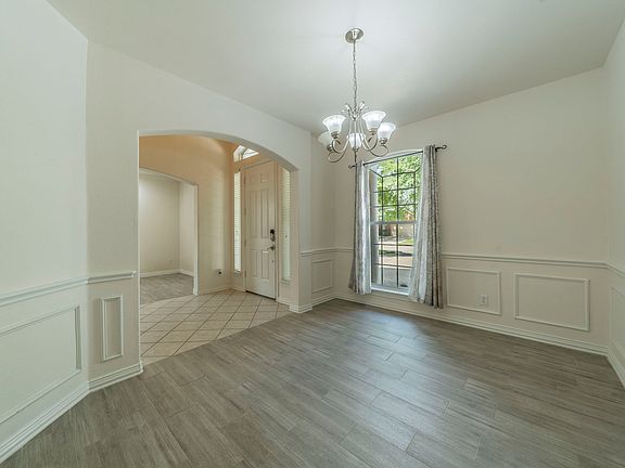 3rd image of 11989 Cobblestone Dr