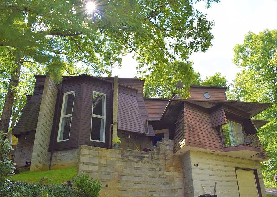 1st image of 122 Pine St