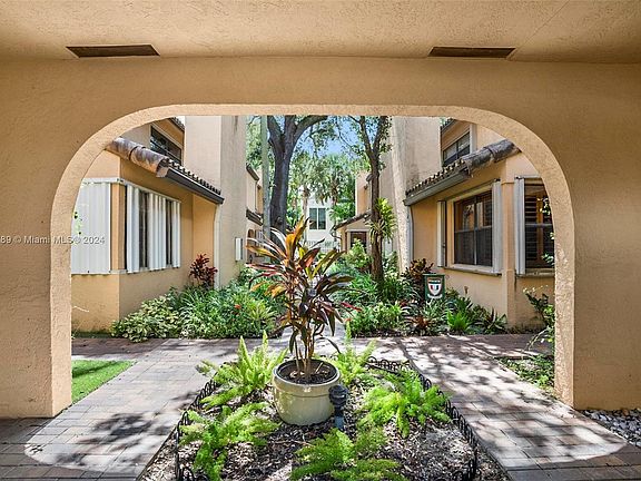 2nd image of 808 SE 12th Ct APT 8