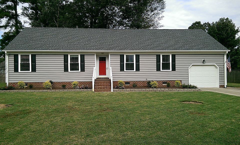 1st image of 405 Breeze Hill Cres