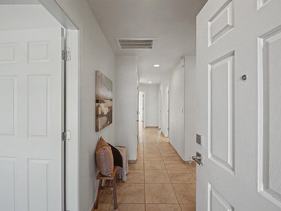5th image of 831 Emily St