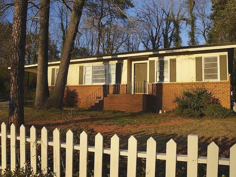 435 Barnett Shoals Rd — Photo 2
