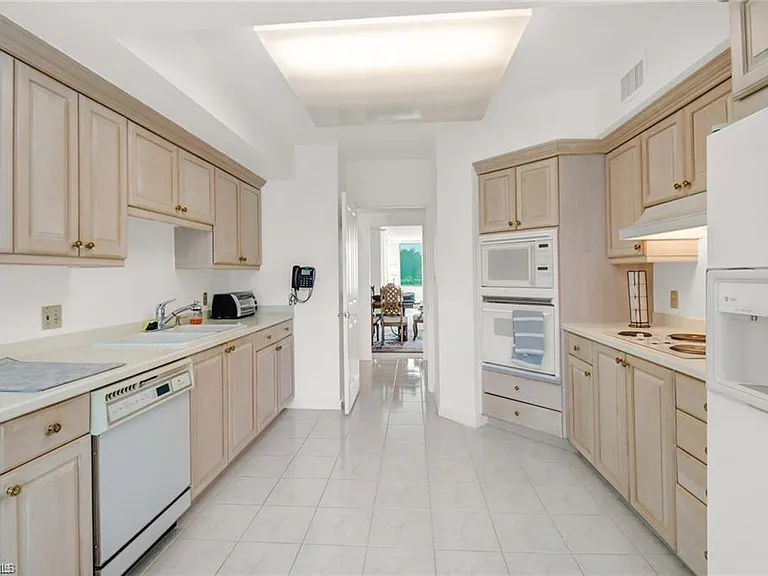 7515 Pelican Bay Blvd #2A — Photo 10