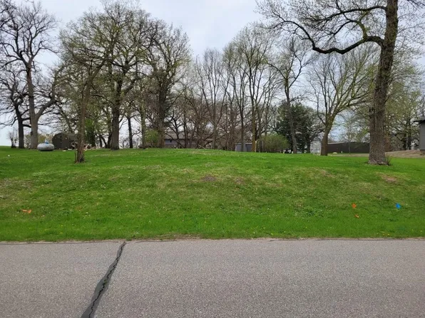 25989 Oak Ln, Spirit Lake, IA 51360