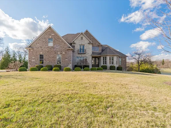 19863 Jared Dr, Bloomington, IL 61705