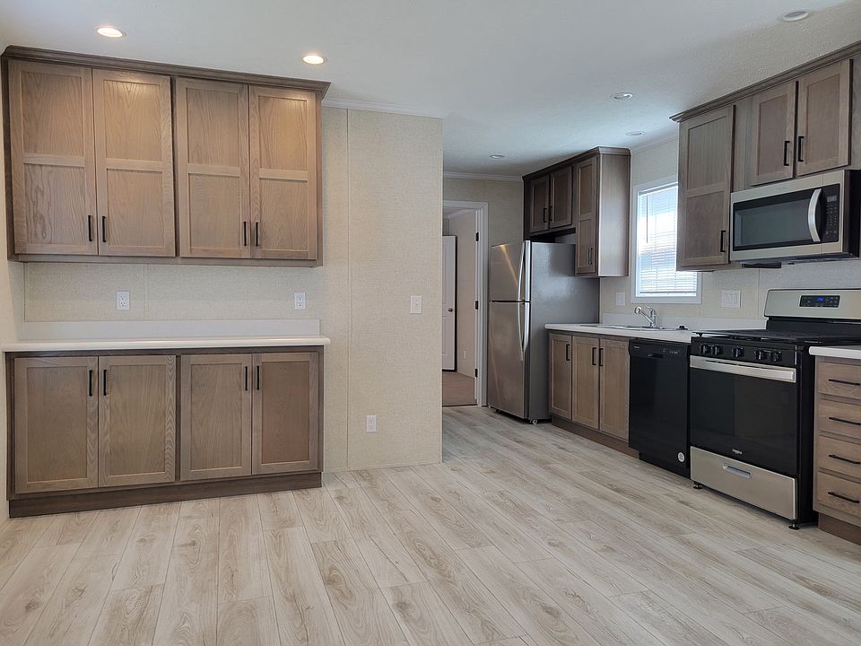 226 Sutherland Dr Highland MI Zillow