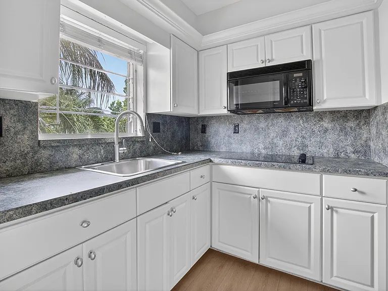 426 NE 7th Ave #2B — Photo 18