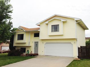 3927 Falcon Dr, Rapid City, SD 57701