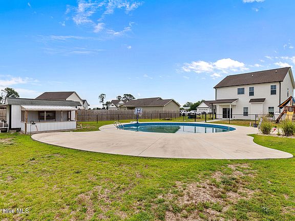 4th image of 409 Willow Pond Drive