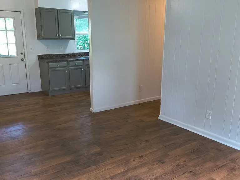 218 Morning Dr — Photo 2