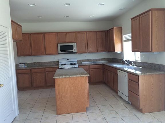4th image of 14561 Apache Dr
