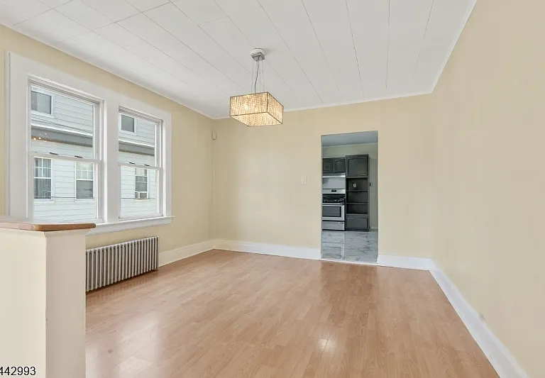 196 Broughton Ave — Photo 7