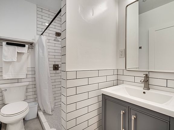 3rd image of 1532 Jefferson St #B