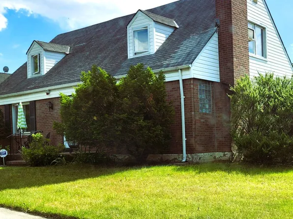 185 69th Ave, Fresh Meadows, NY 11365