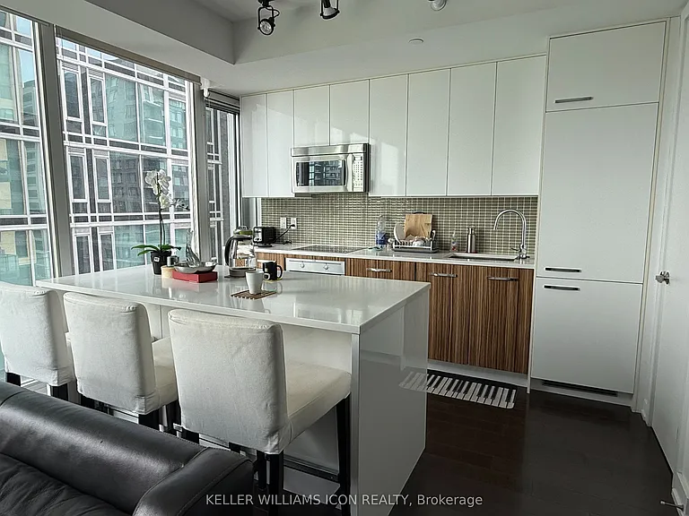 111 Champagne Ave S #511 — Photo 9