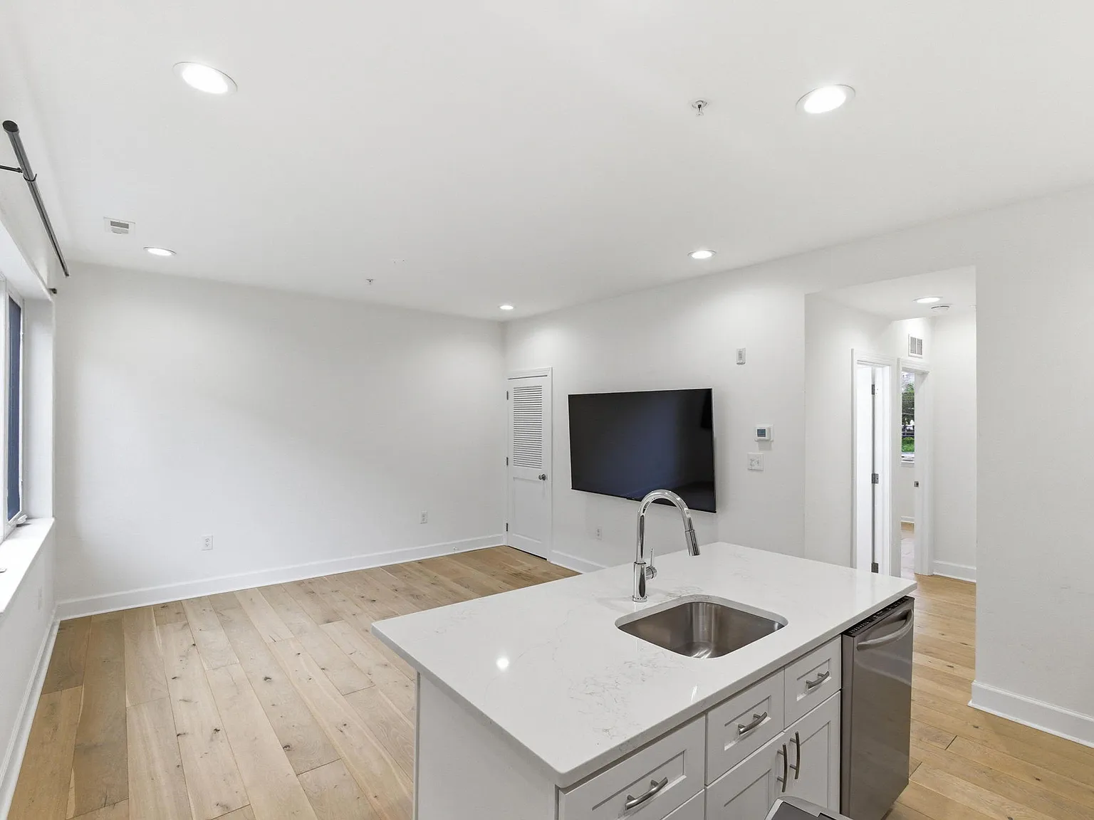 2 bed, $1,650 — Photo 2