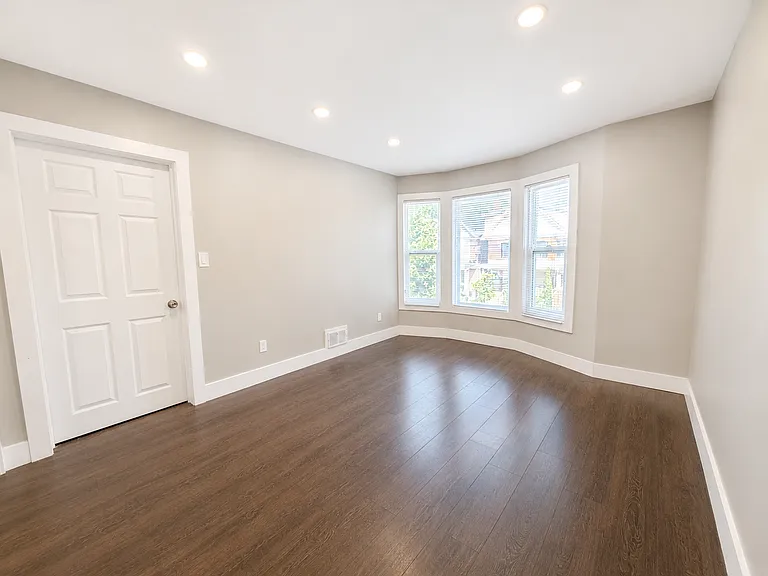 168 Sanford Ave S #2 — Photo 3