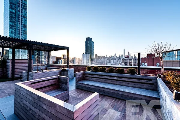 Rented by EXR | media 9