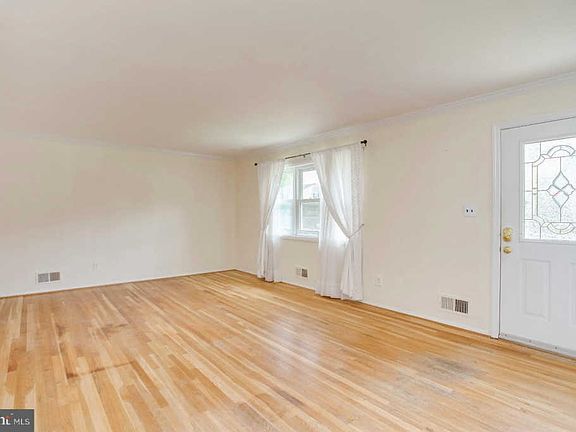3rd image of 211 Sacred Heart Ln