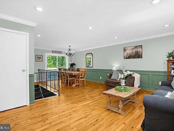 4th image of 122 Gerard Dr