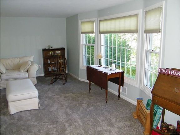 2nd image of 32 Winding Brook Dr