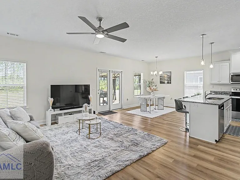 99 McClelland Loop NE — Photo 2