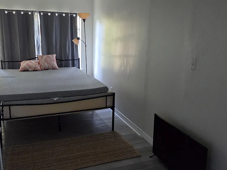 2608 W Jackson St #B — Photo 4