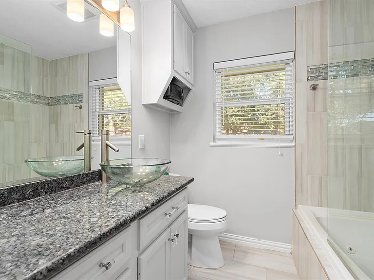 2023 Woodcrest Dr — Photo 17